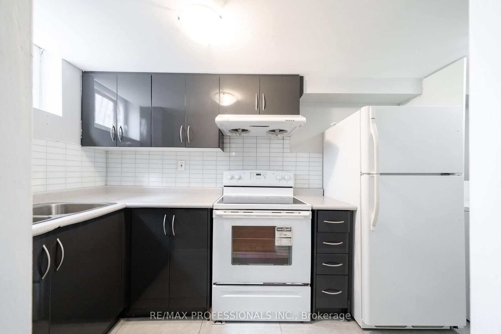 35A Bowie Avenue, Unit Bsmt thumbnail 12