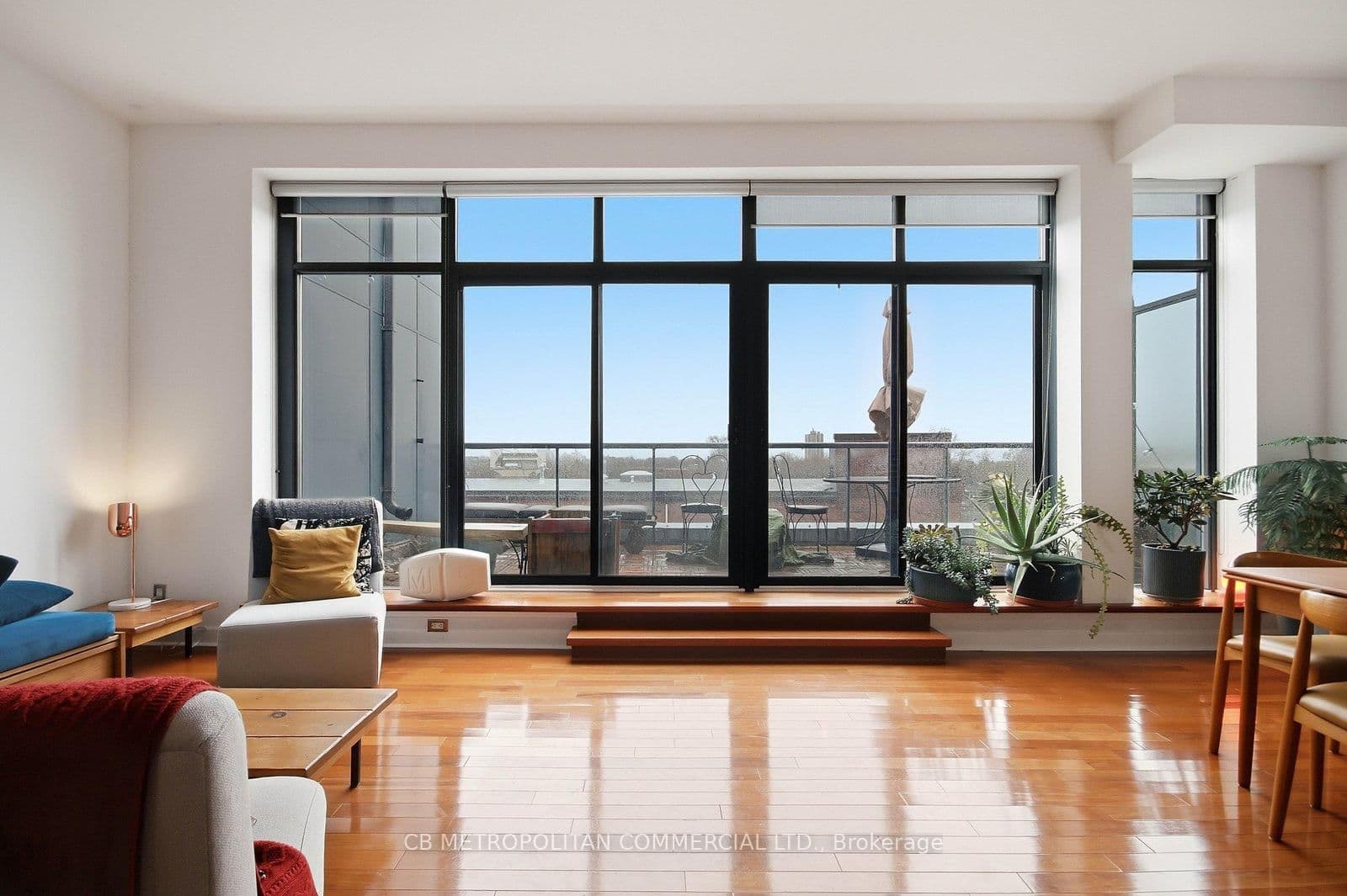 363 Sorauren Avenue, Unit 405 thumbnail 15
