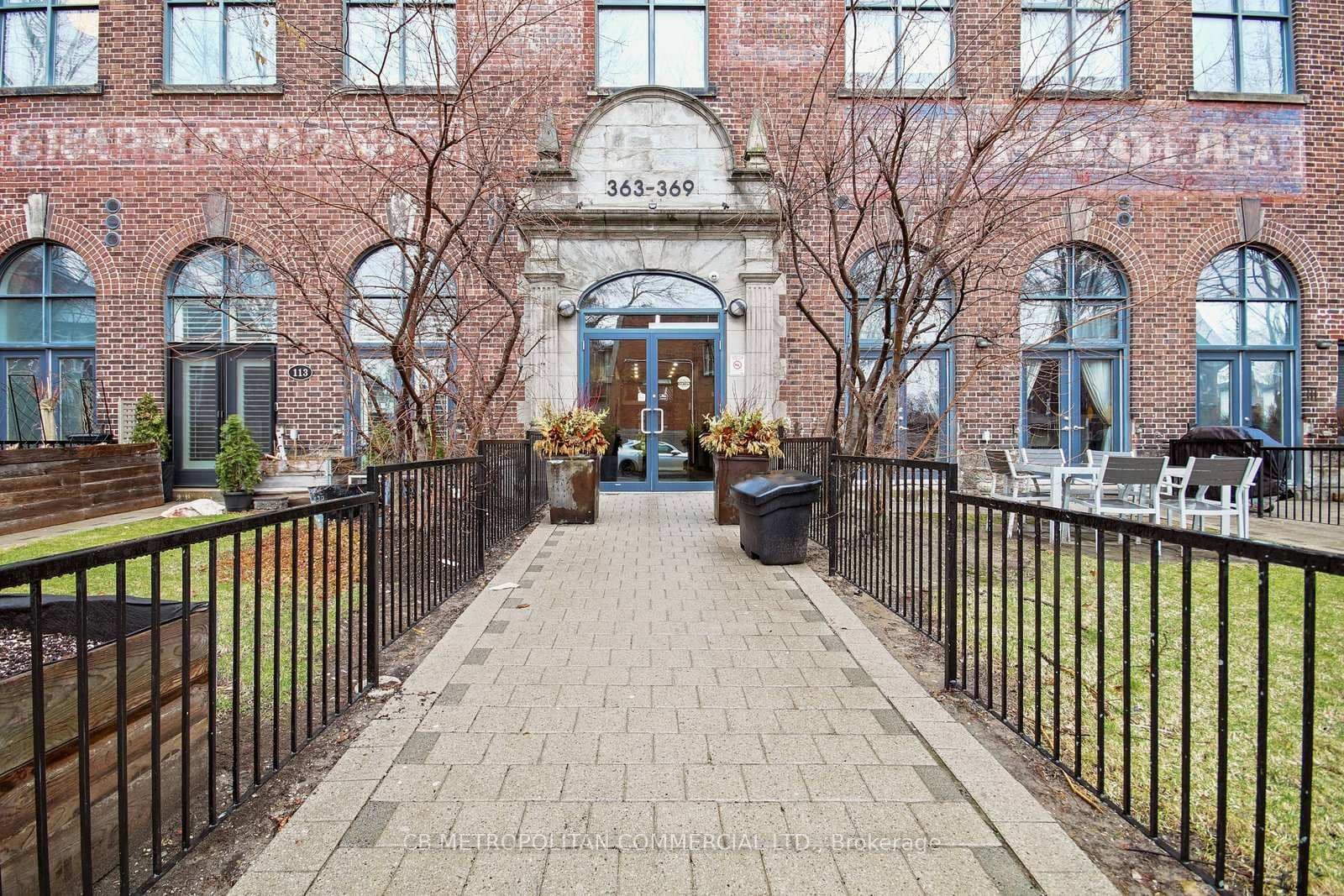 363 Sorauren Avenue, Unit 405 thumbnail 3