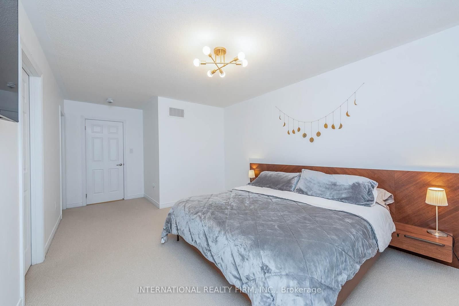 99 Huguenot Road thumbnail 19