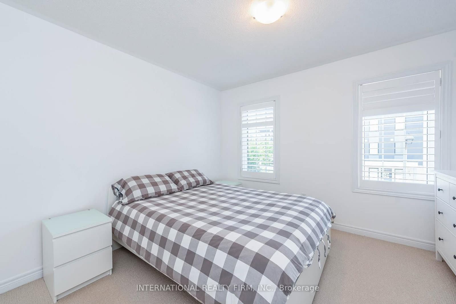 99 Huguenot Road thumbnail 26