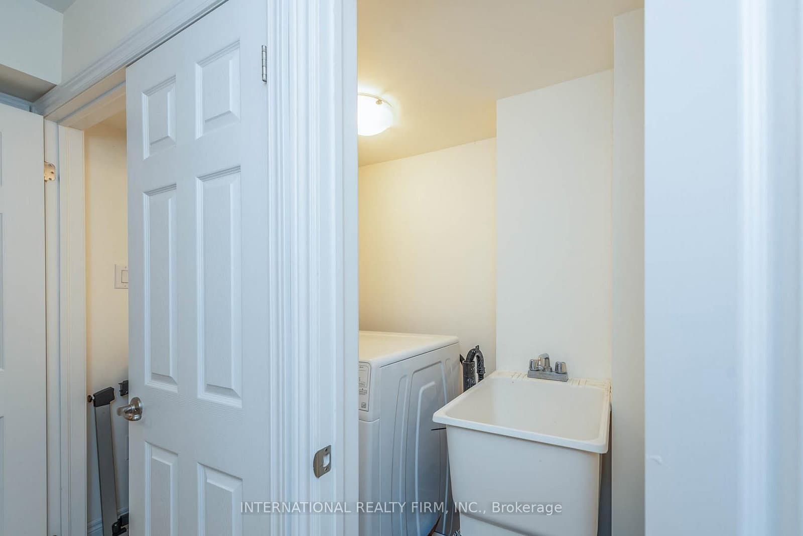 99 Huguenot Road thumbnail 32
