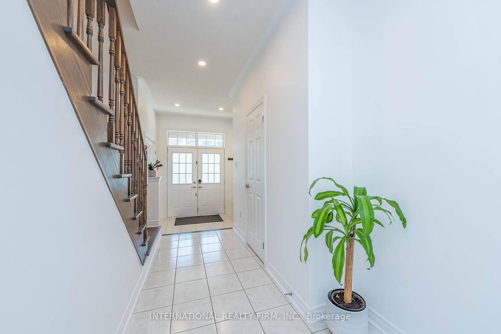 99 Huguenot Road thumbnail 6