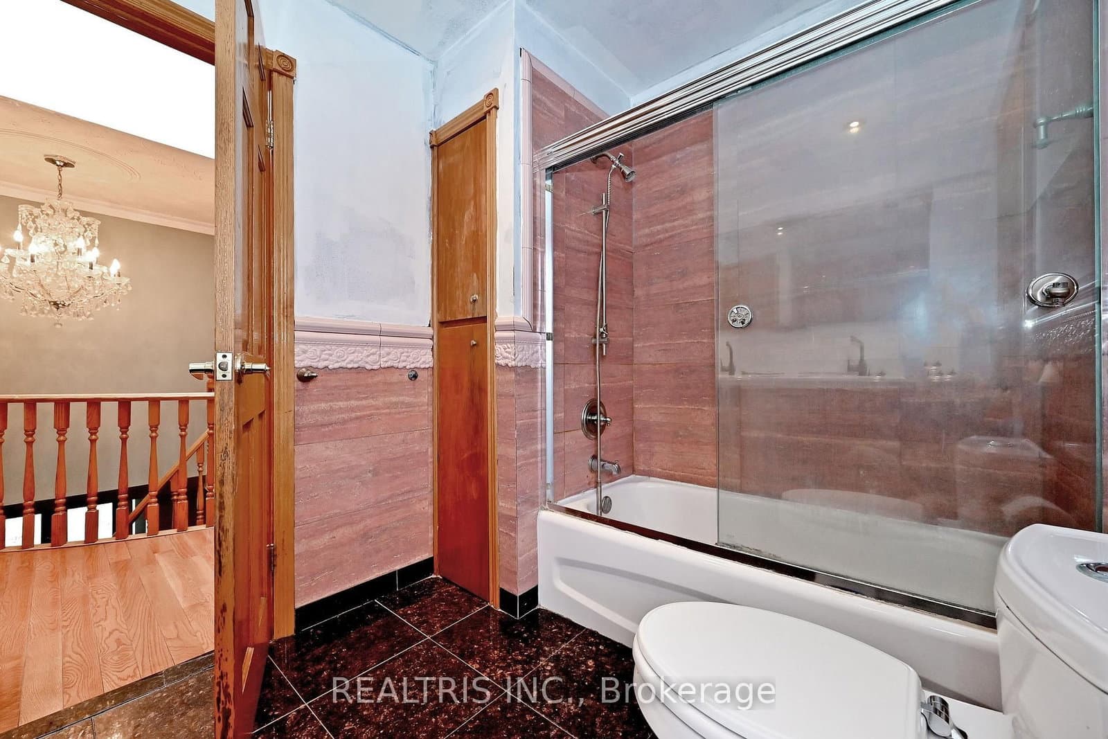 622 The Queensway thumbnail 26