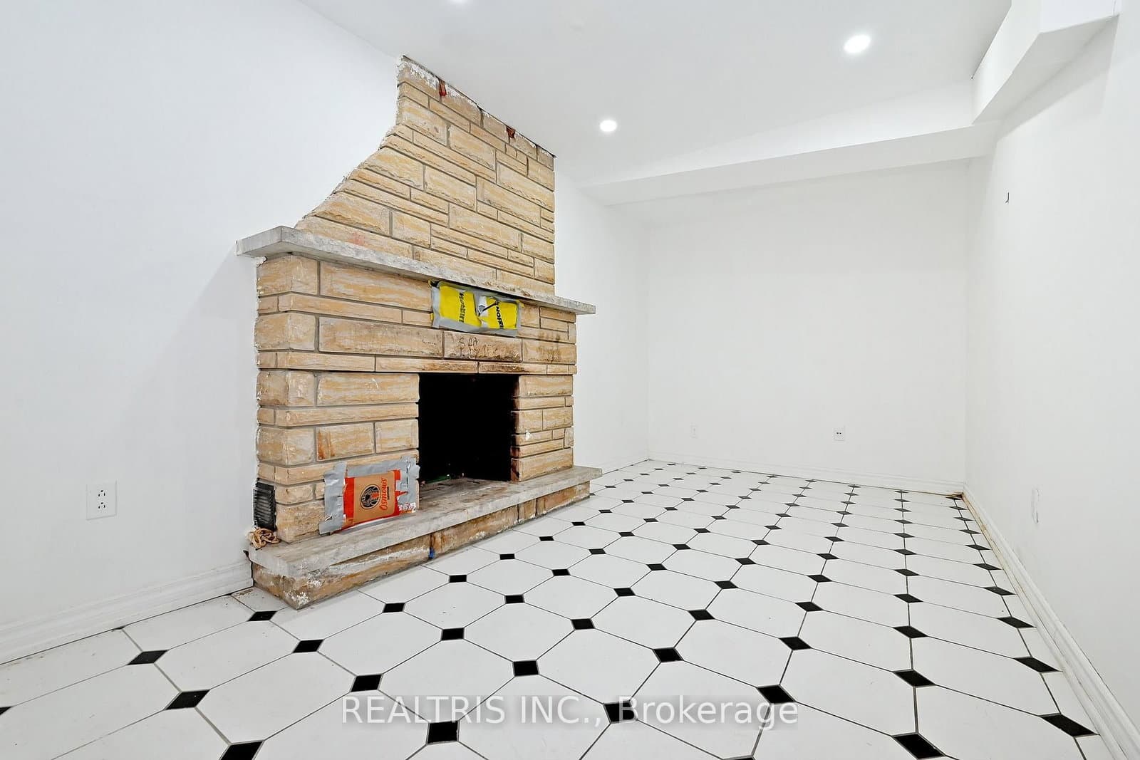 622 The Queensway thumbnail 34
