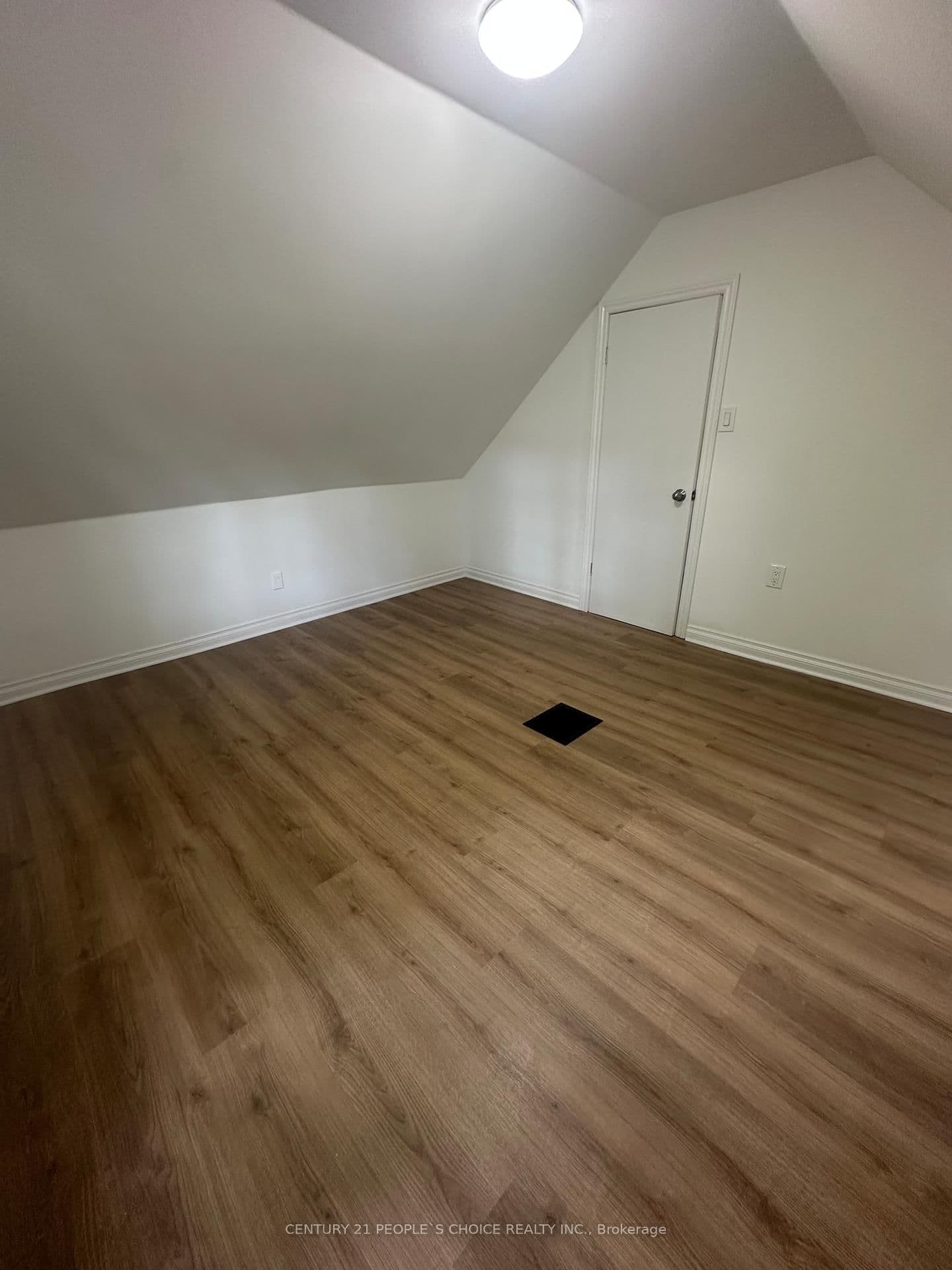 98 Chambers Avenue thumbnail 12