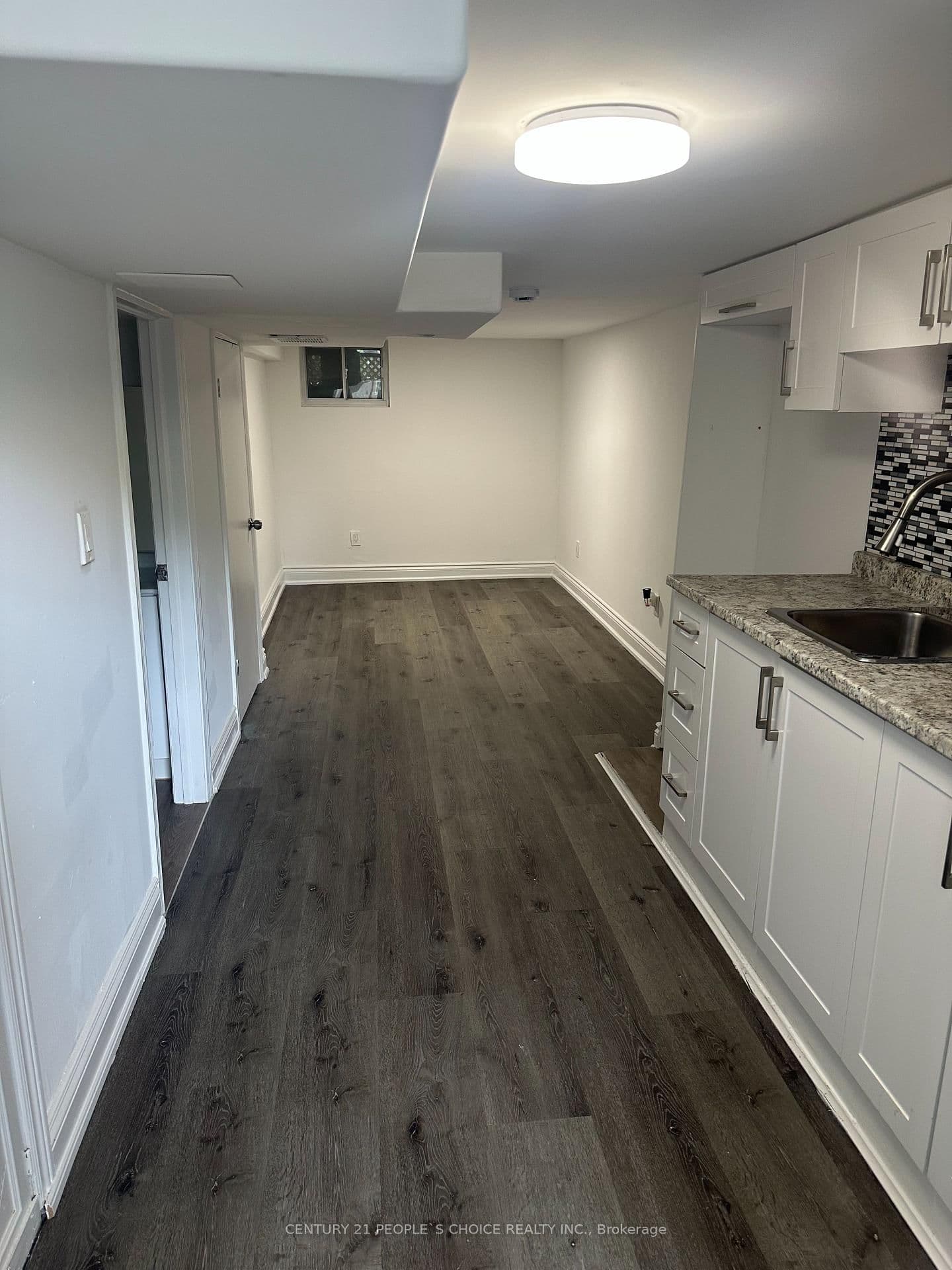98 Chambers Avenue thumbnail 17