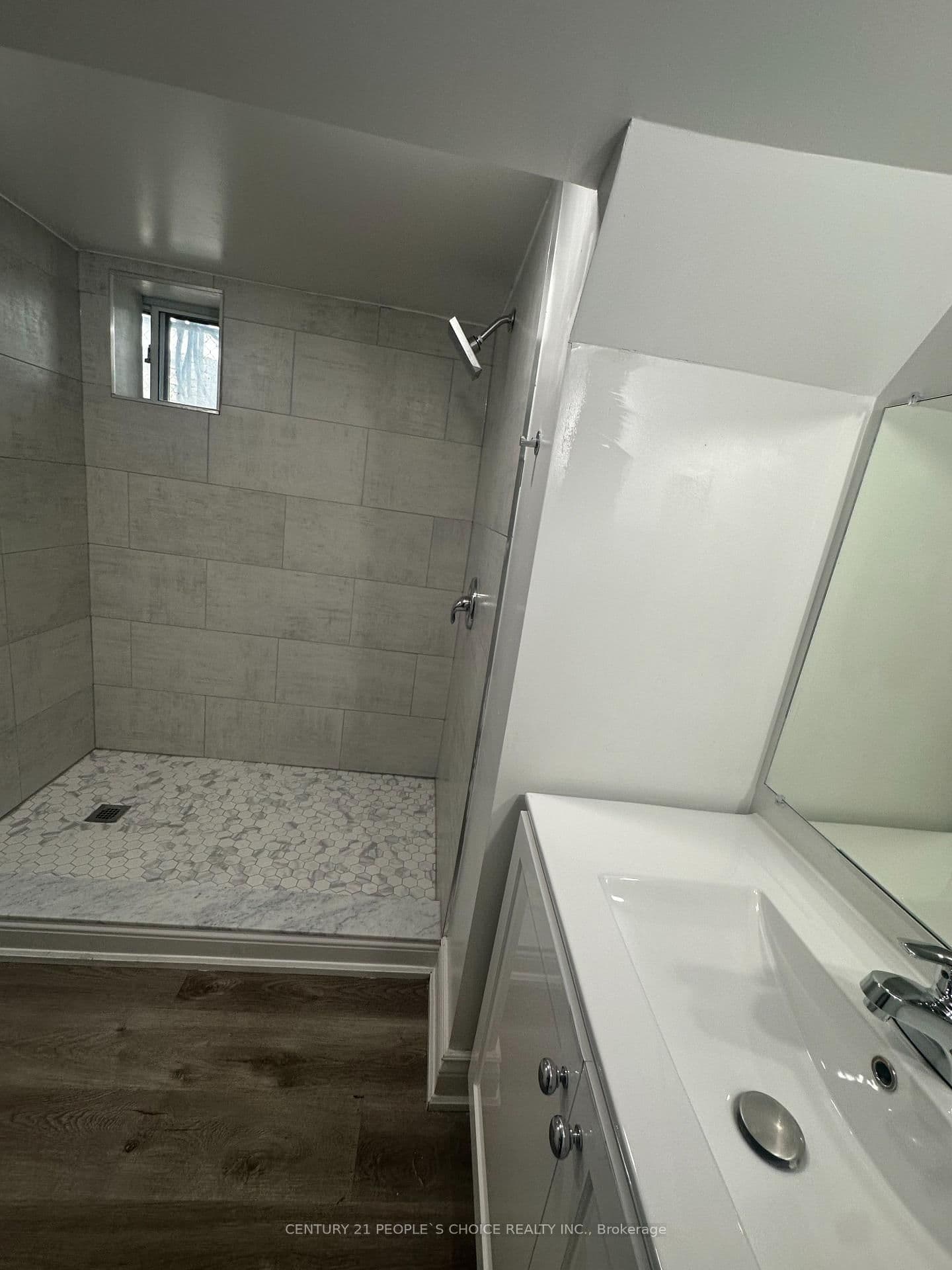98 Chambers Avenue thumbnail 18