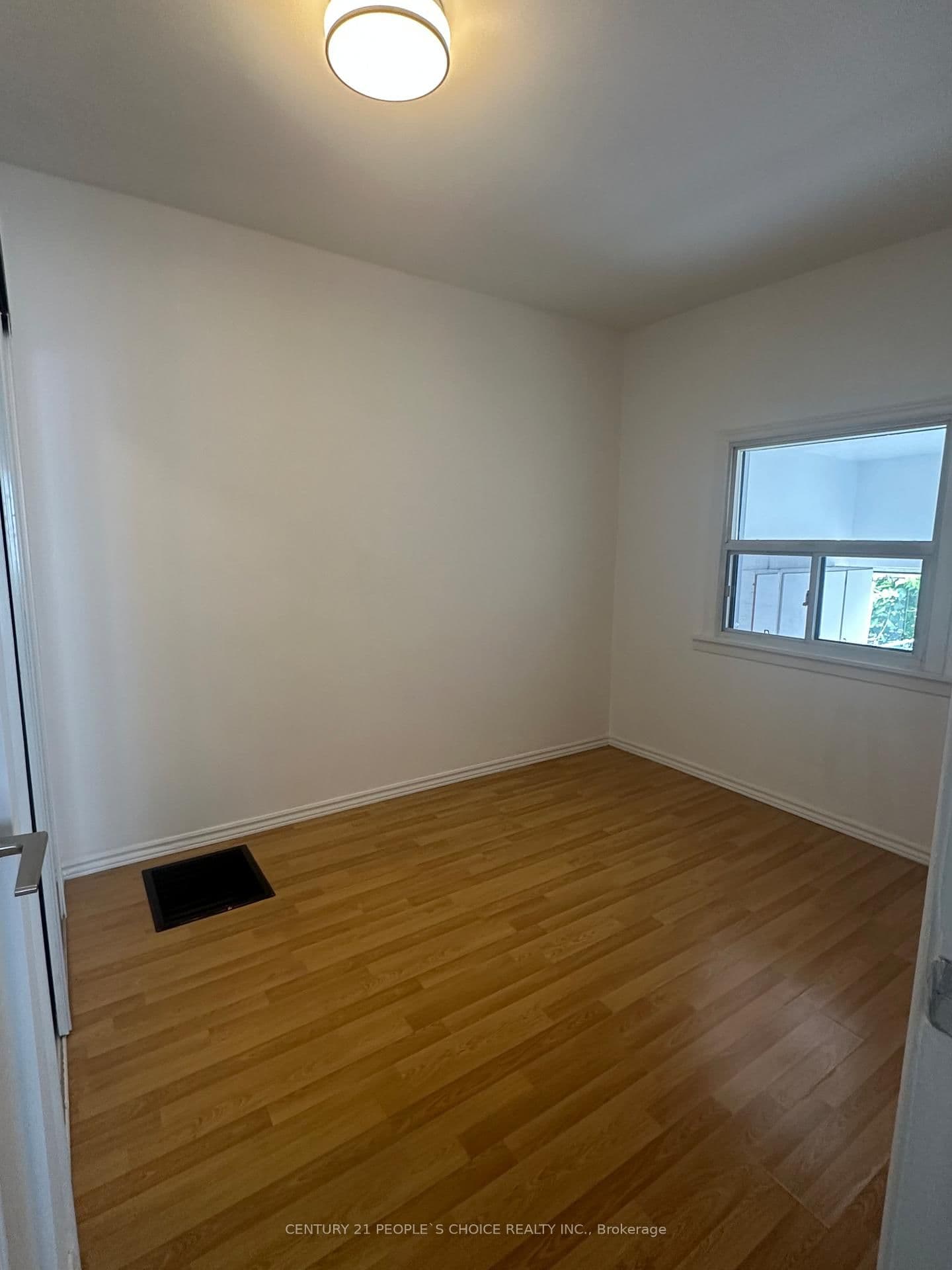 98 Chambers Avenue thumbnail 5