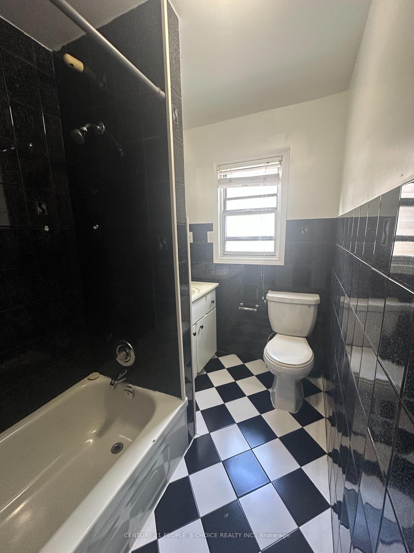 98 Chambers Avenue thumbnail 7