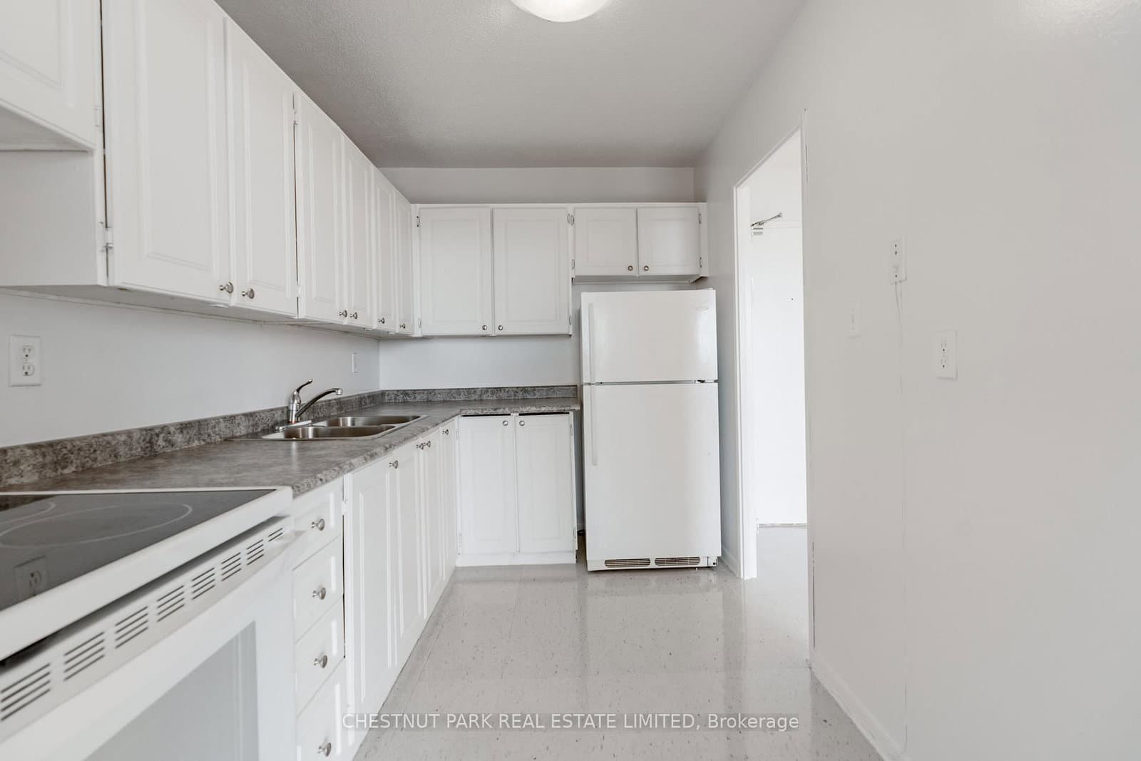 150 Lakeshore Road W, Unit 1412 thumbnail 10