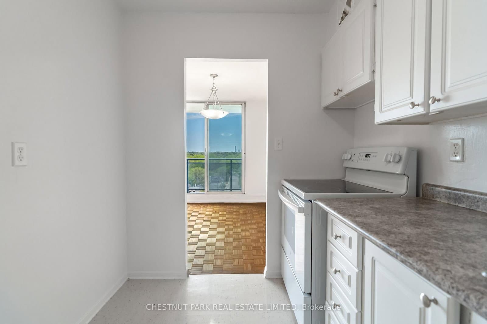 150 Lakeshore Road W, Unit 1412 thumbnail 11