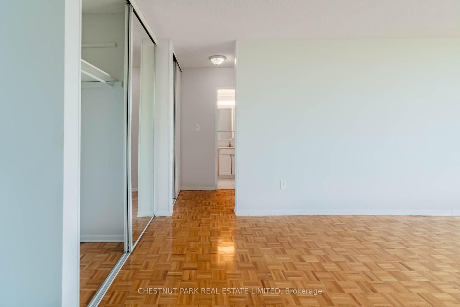 150 Lakeshore Road W, Unit 1412 thumbnail 14