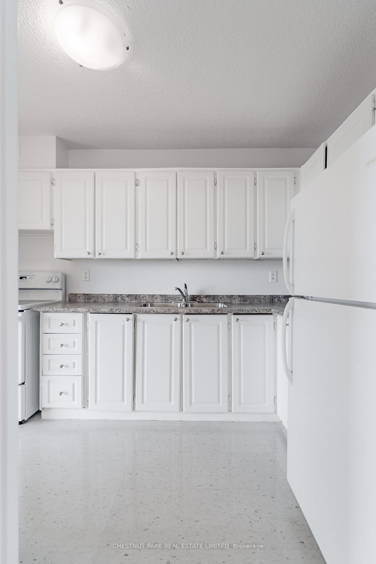 150 Lakeshore Road W, Unit 1412 thumbnail 15