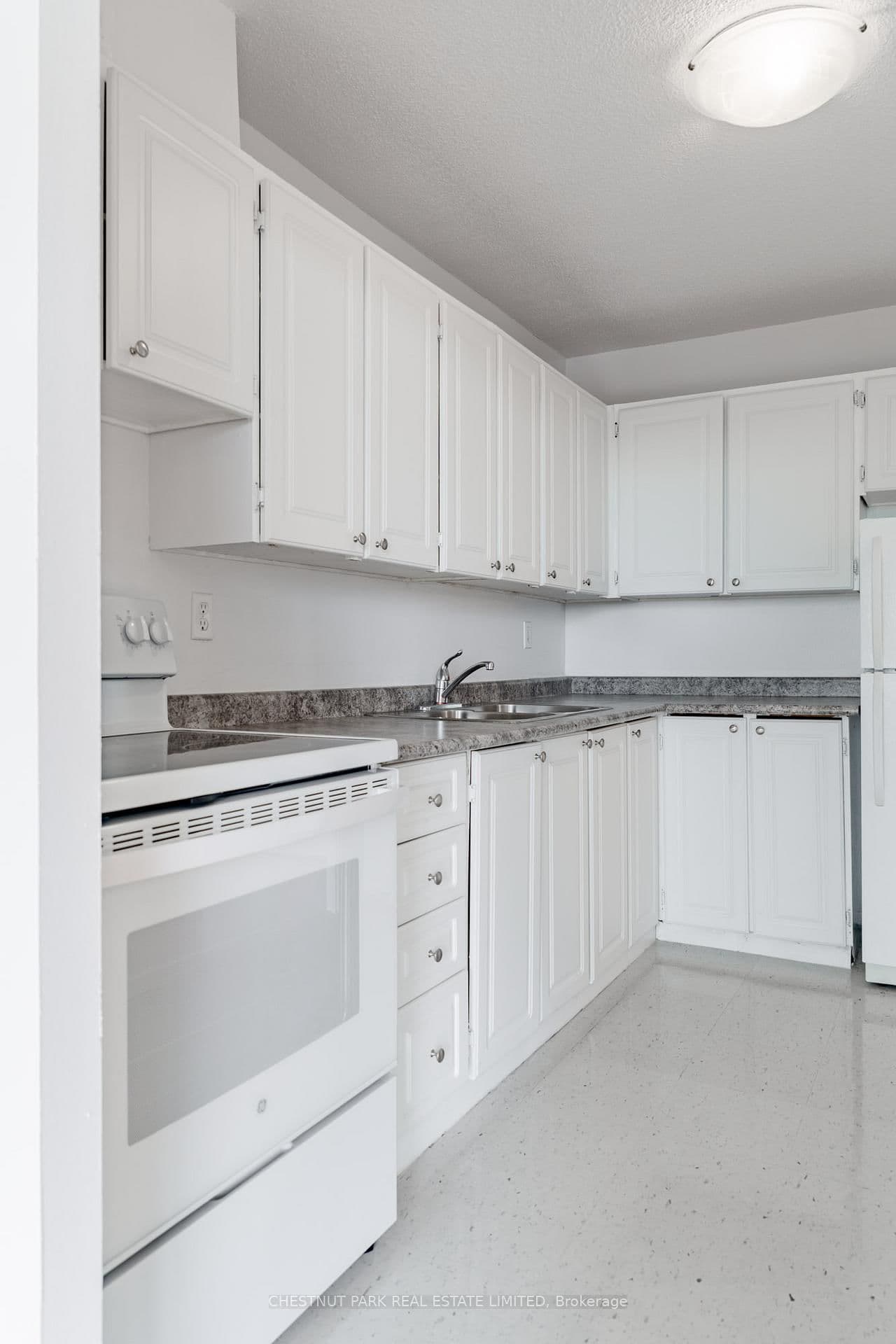 150 Lakeshore Road W, Unit 1412 thumbnail 17