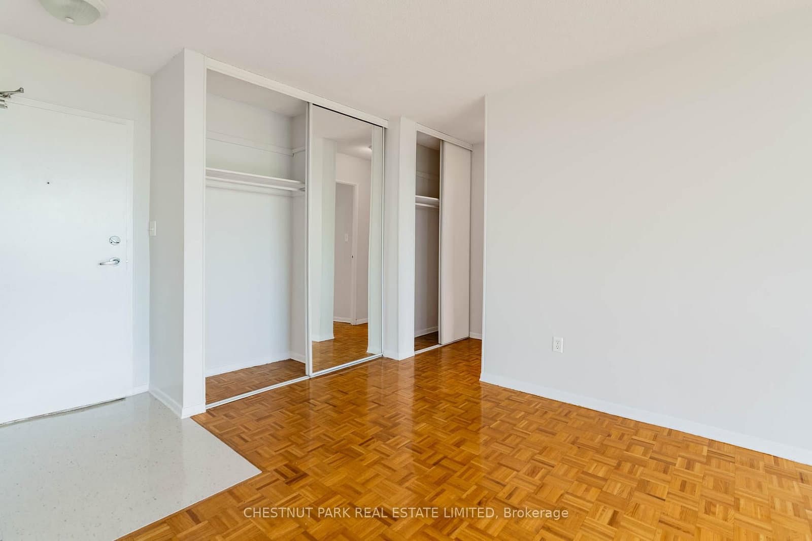 150 Lakeshore Road W, Unit 1412 thumbnail 20