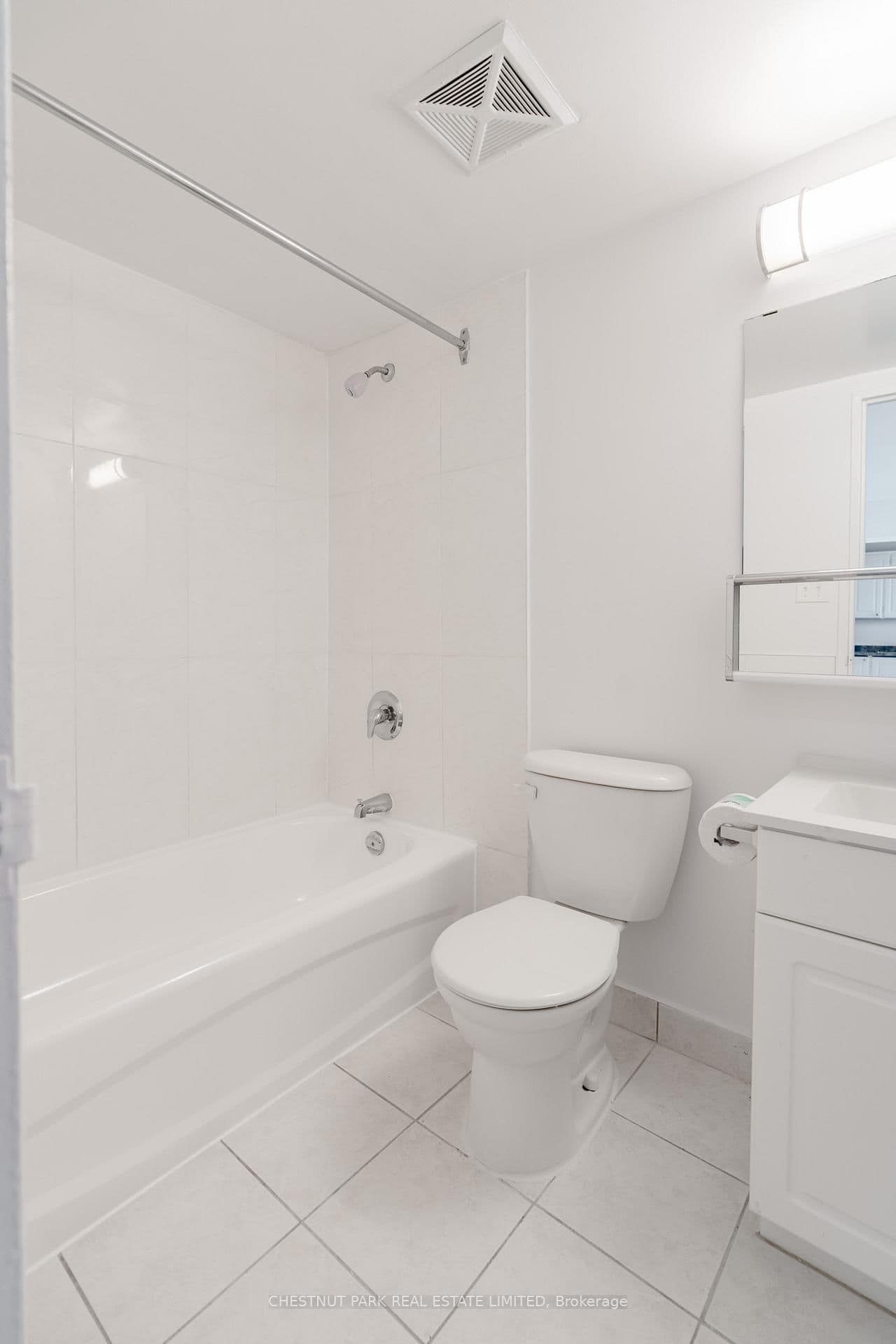 150 Lakeshore Road W, Unit 1412 thumbnail 24
