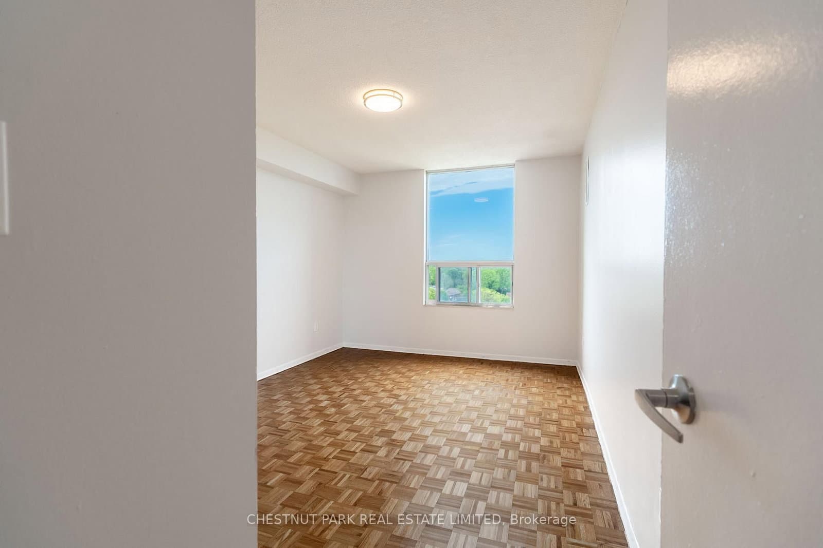 150 Lakeshore Road W, Unit 1412 thumbnail 25