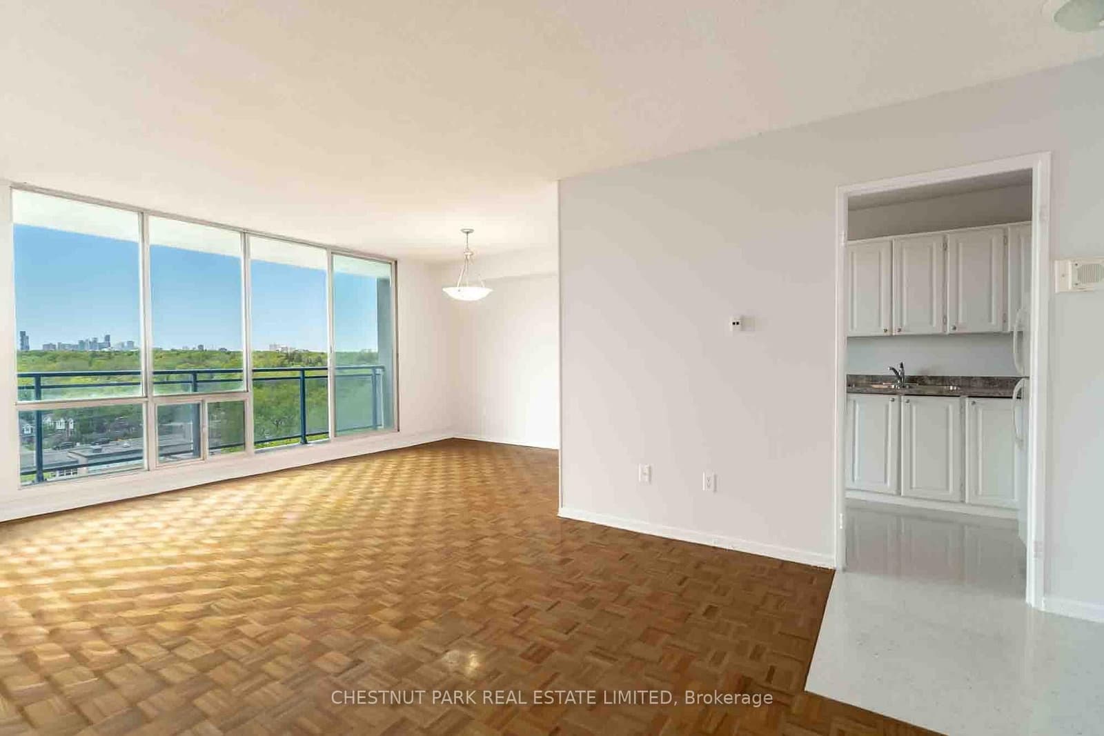 150 Lakeshore Road W, Unit 1412 thumbnail 4