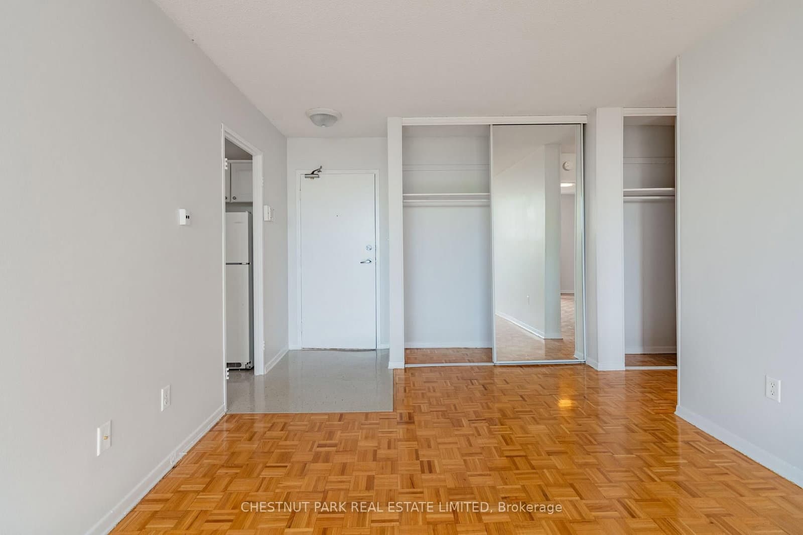 150 Lakeshore Road W, Unit 1412 thumbnail 6