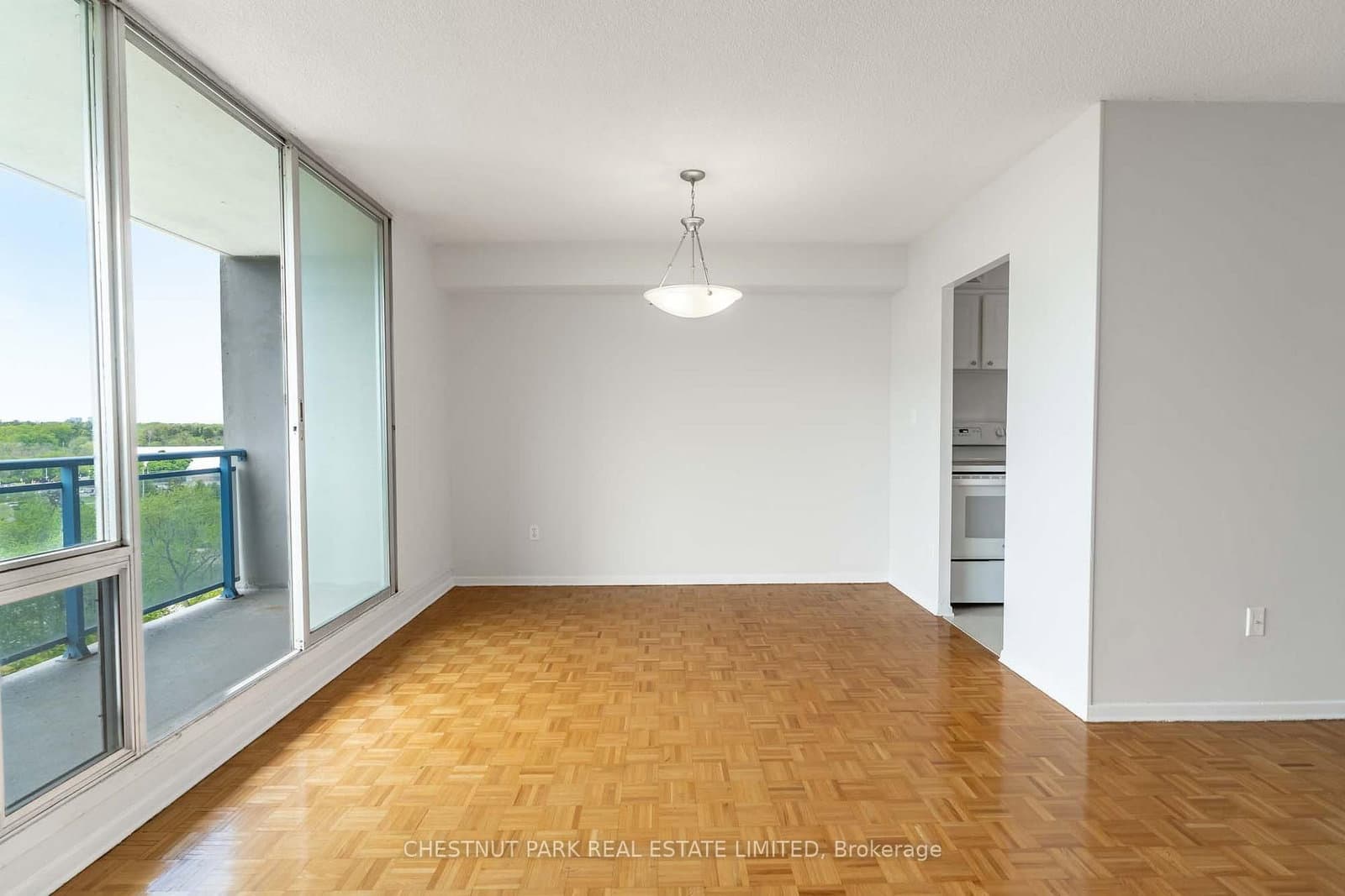 150 Lakeshore Road W, Unit 1412 thumbnail 7