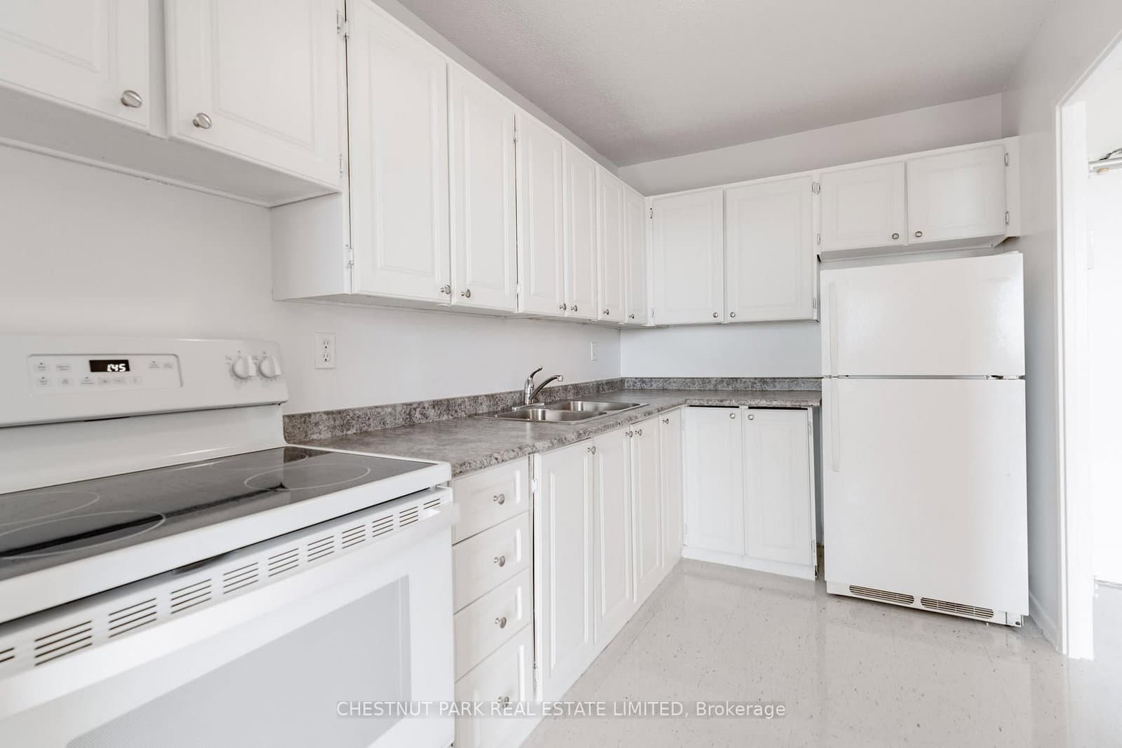 150 Lakeshore Road W, Unit 1412 thumbnail 9