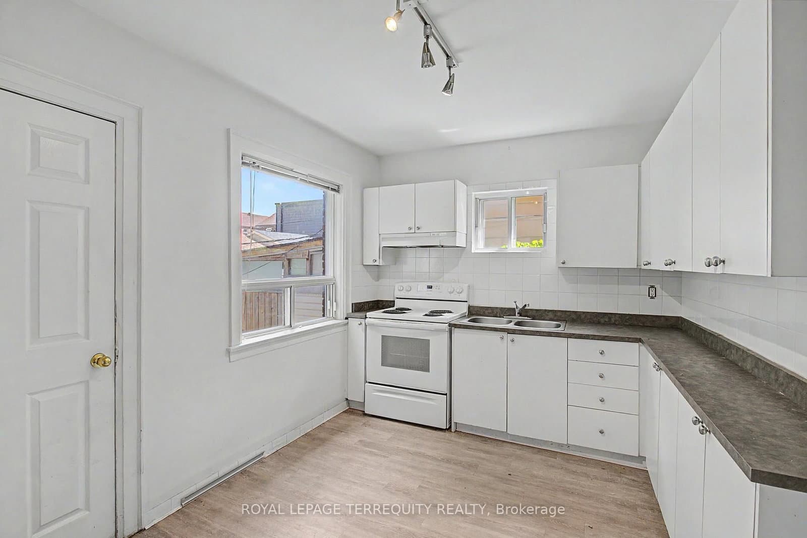 122 Ascot Avenue thumbnail 12