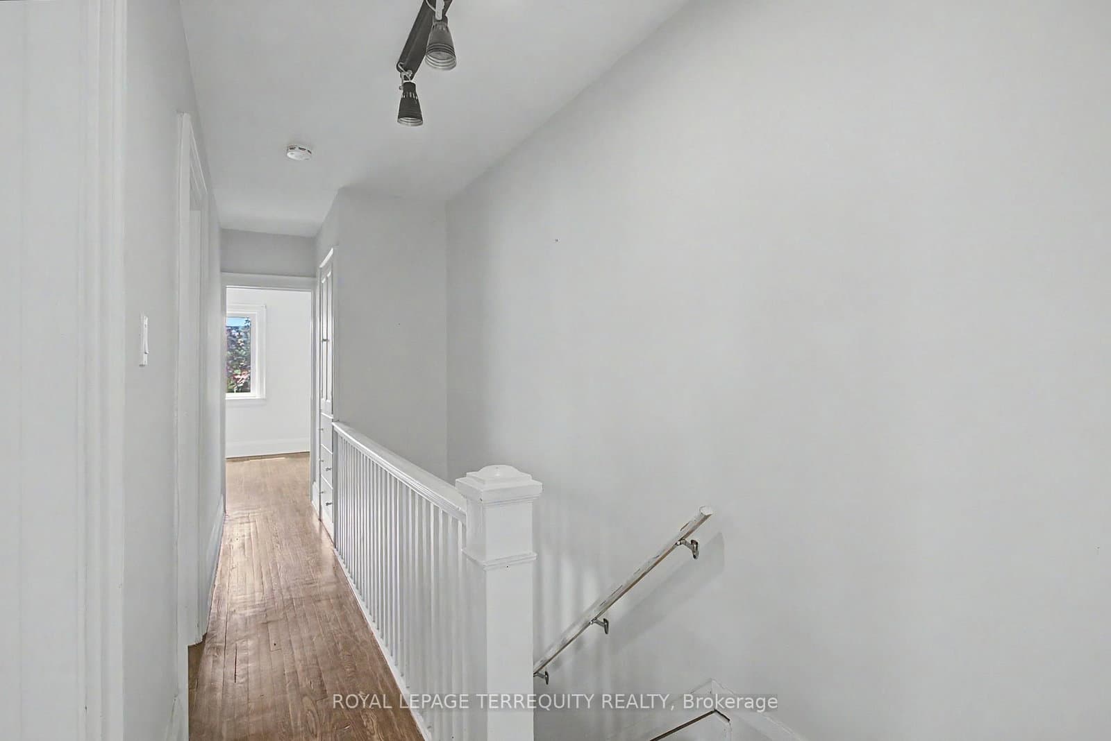 122 Ascot Avenue thumbnail 24