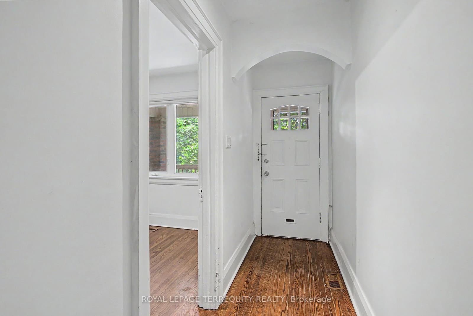 122 Ascot Avenue thumbnail 4