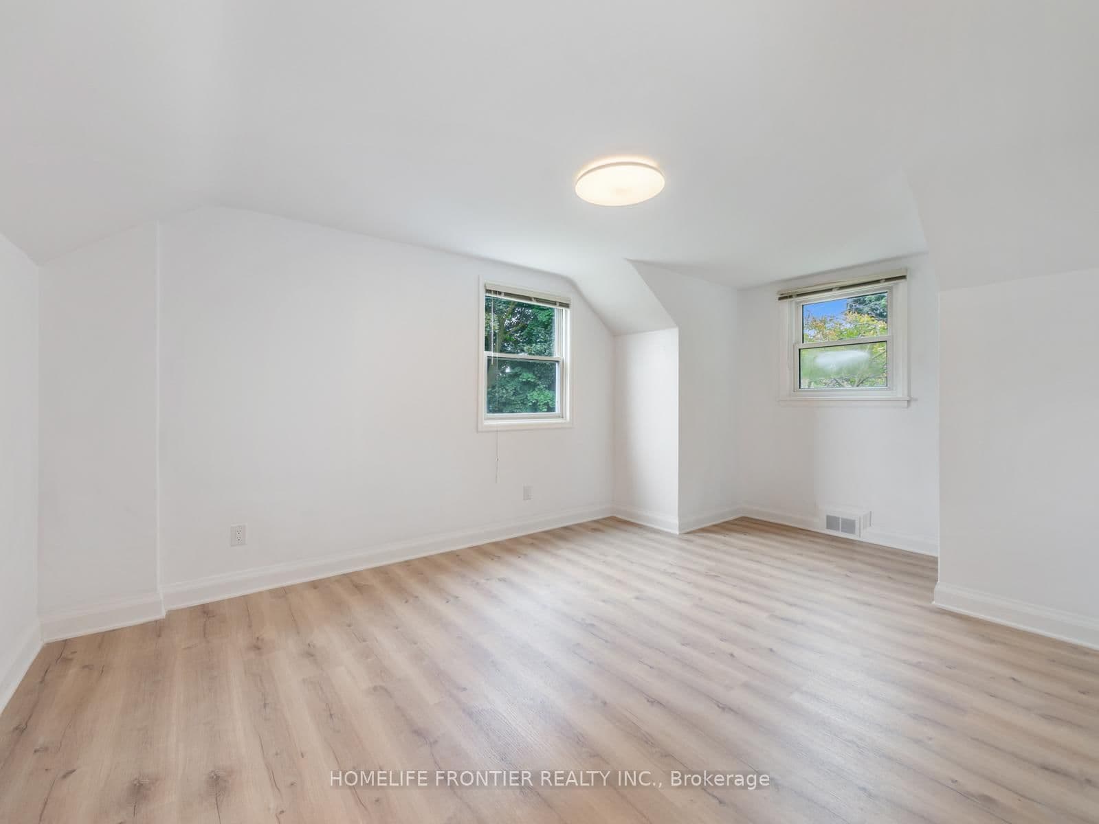 12 Gibson Avenue, Unit 2 thumbnail 15