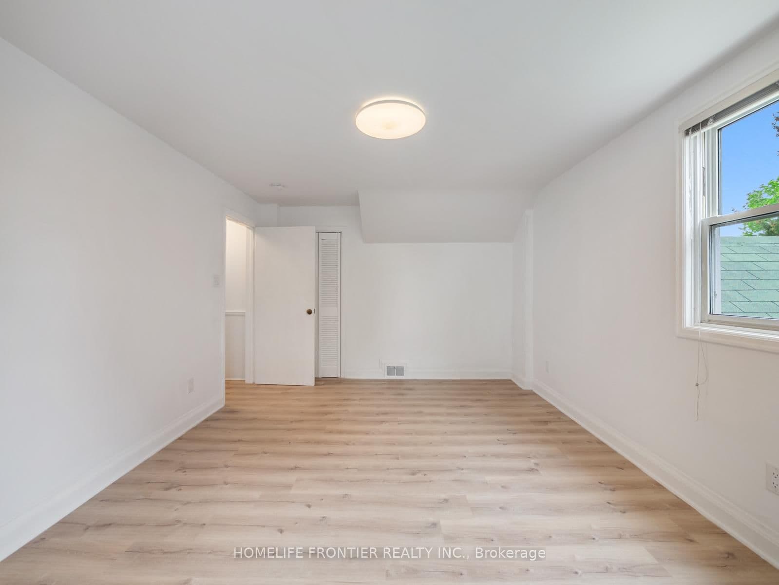 12 Gibson Avenue, Unit 2 thumbnail 17