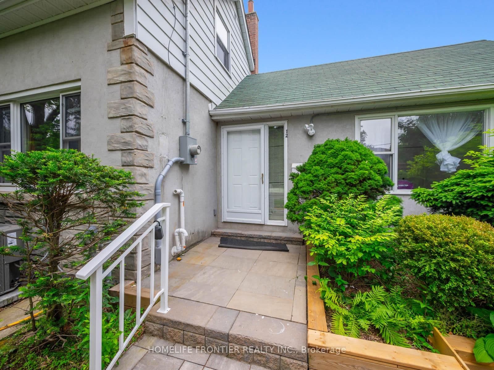 12 Gibson Avenue, Unit 2 thumbnail 2