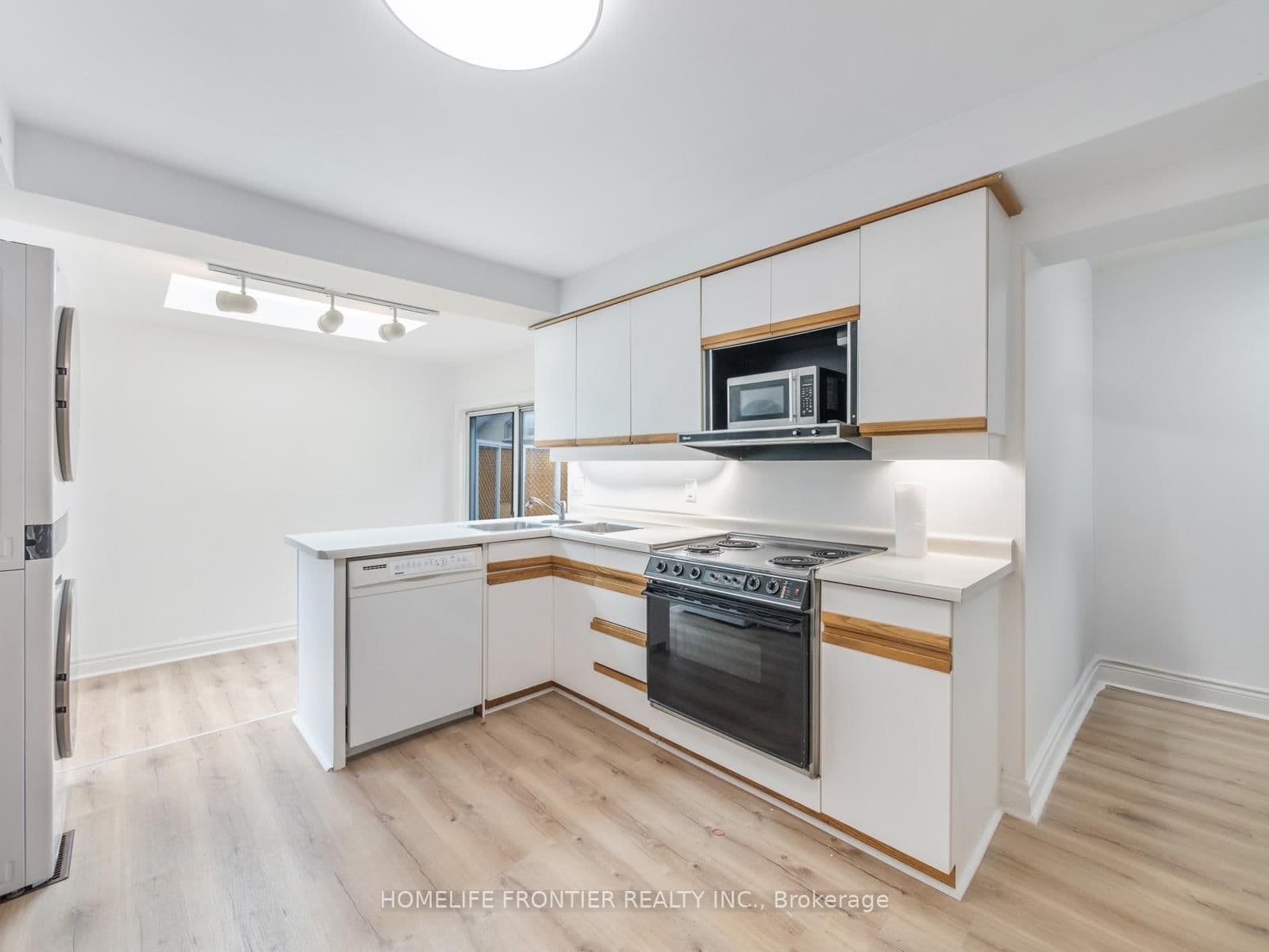 12 Gibson Avenue, Unit 2 thumbnail 5