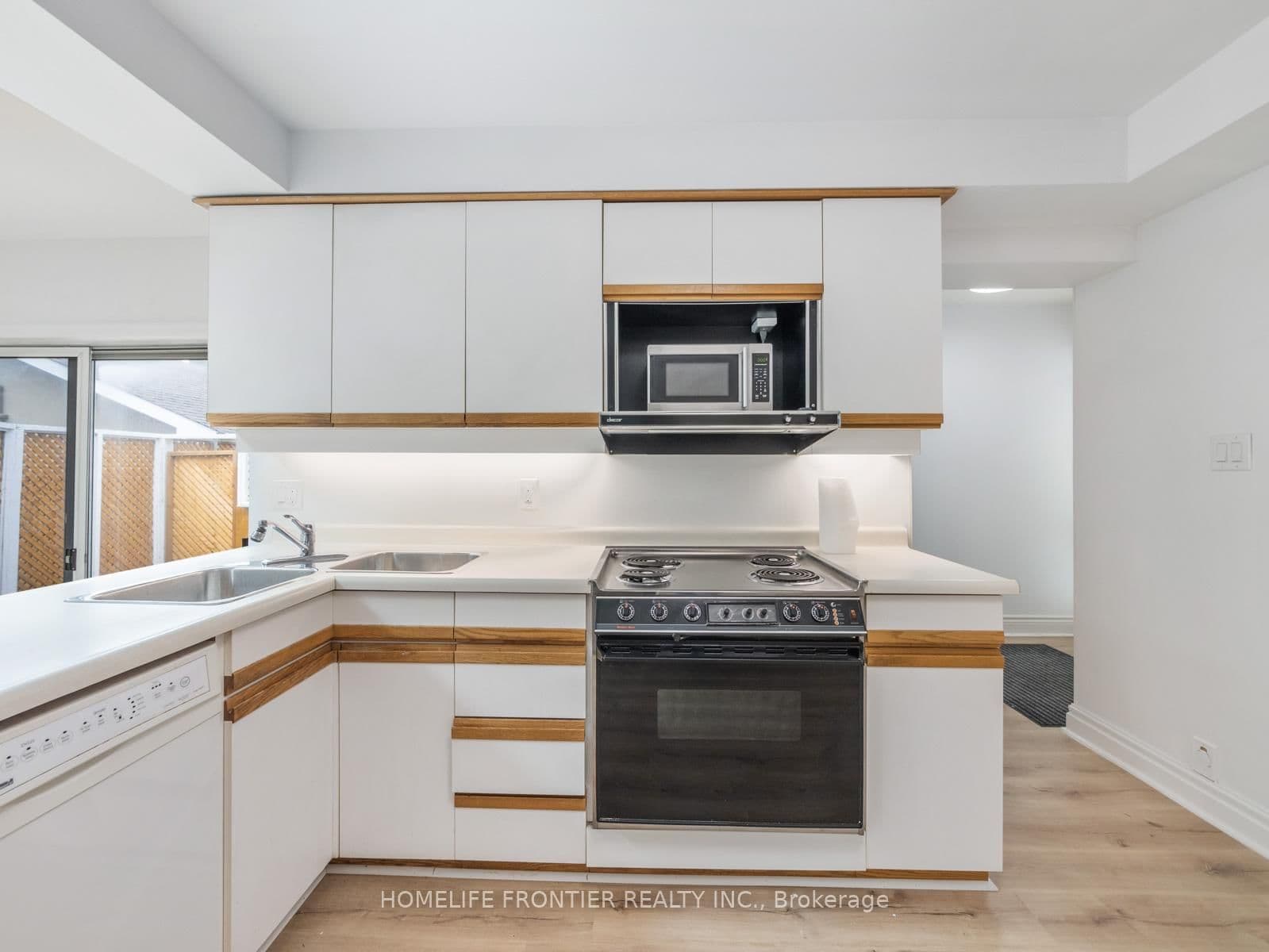 12 Gibson Avenue, Unit 2 thumbnail 6