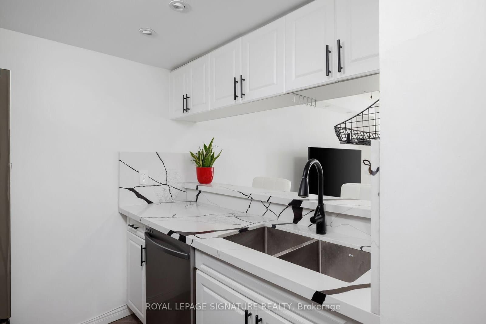 880 Dundas Street W, Unit 909 thumbnail 9