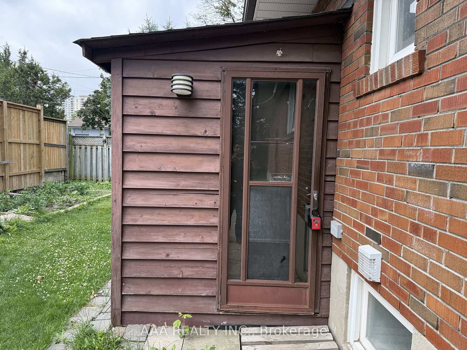 27 Kingsview Boulevard, Unit 1 (Lower Level) thumbnail 2