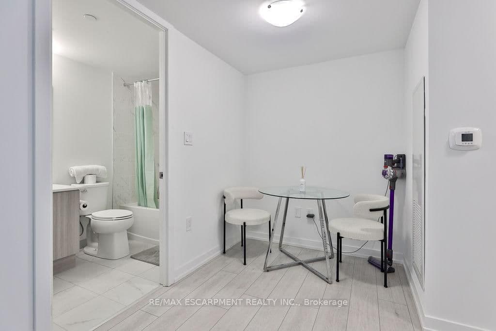 556 Marlee Avenue, Unit 606 thumbnail 10