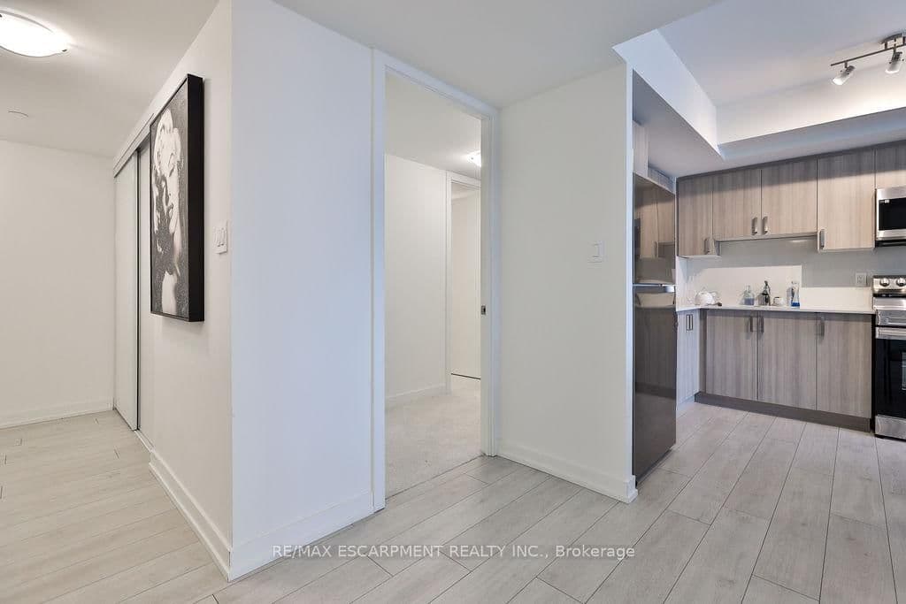 556 Marlee Avenue, Unit 606 thumbnail 11