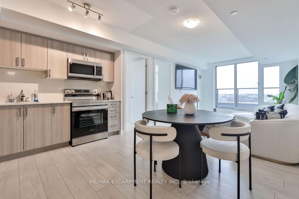 556 Marlee Avenue, Unit 606 thumbnail 12