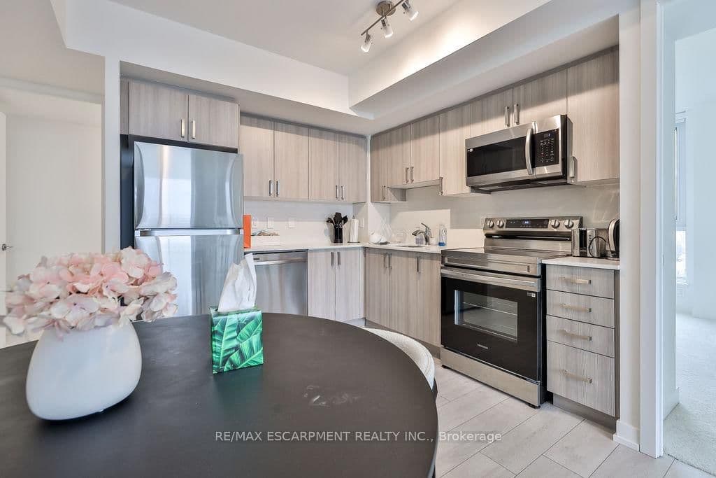 556 Marlee Avenue, Unit 606 thumbnail 14