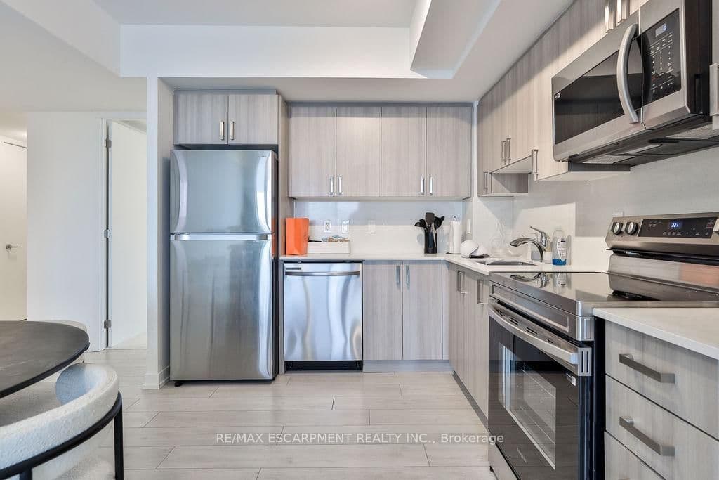 556 Marlee Avenue, Unit 606 thumbnail 15