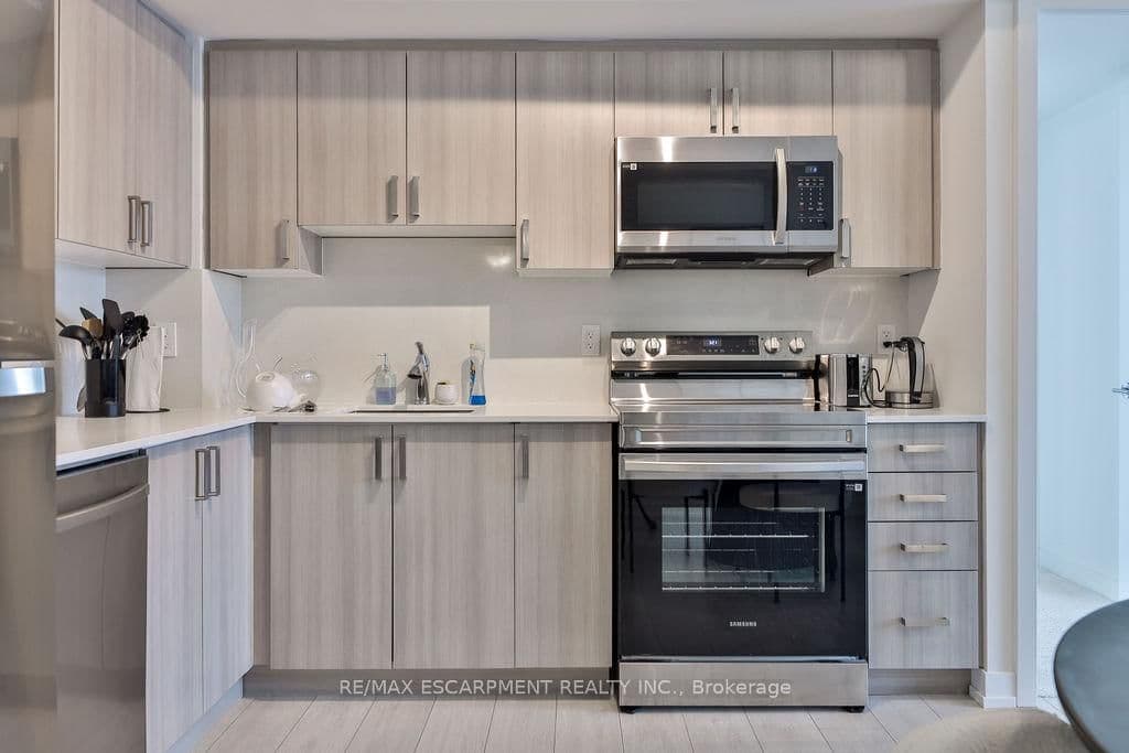 556 Marlee Avenue, Unit 606 thumbnail 16