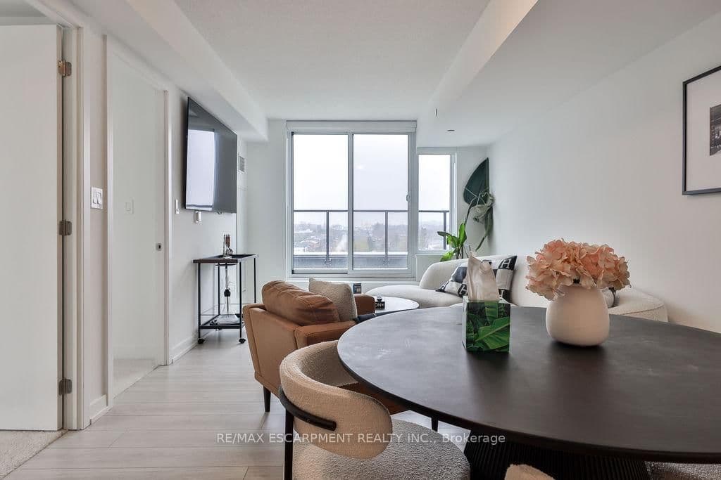 556 Marlee Avenue, Unit 606 thumbnail 17