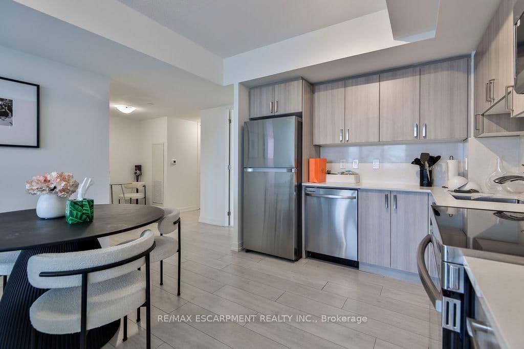 556 Marlee Avenue, Unit 606 thumbnail 18