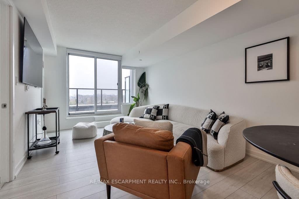 556 Marlee Avenue, Unit 606 thumbnail 19