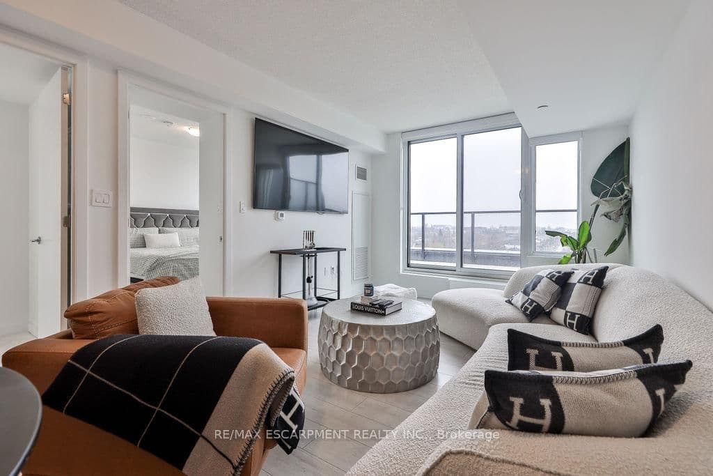 556 Marlee Avenue, Unit 606 thumbnail 20
