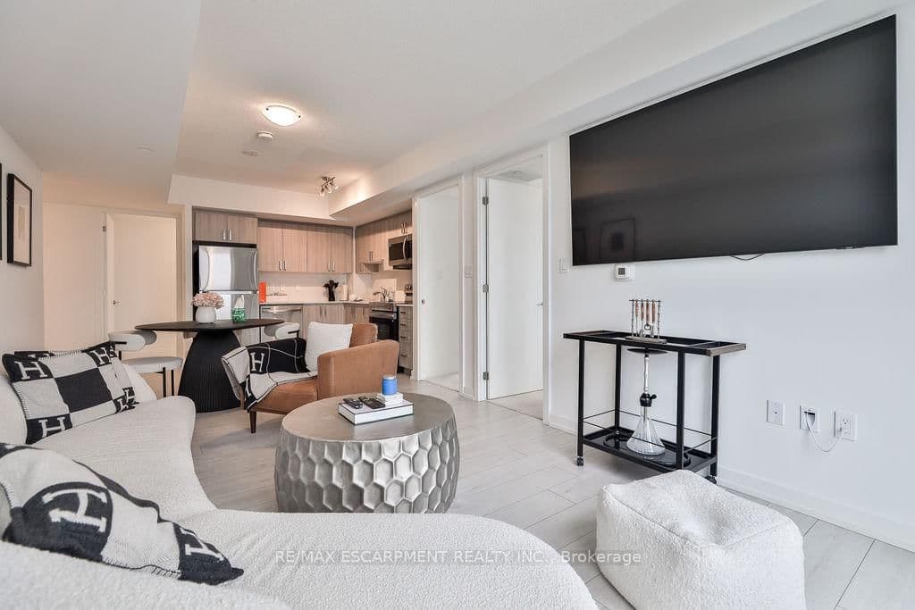 556 Marlee Avenue, Unit 606 thumbnail 22