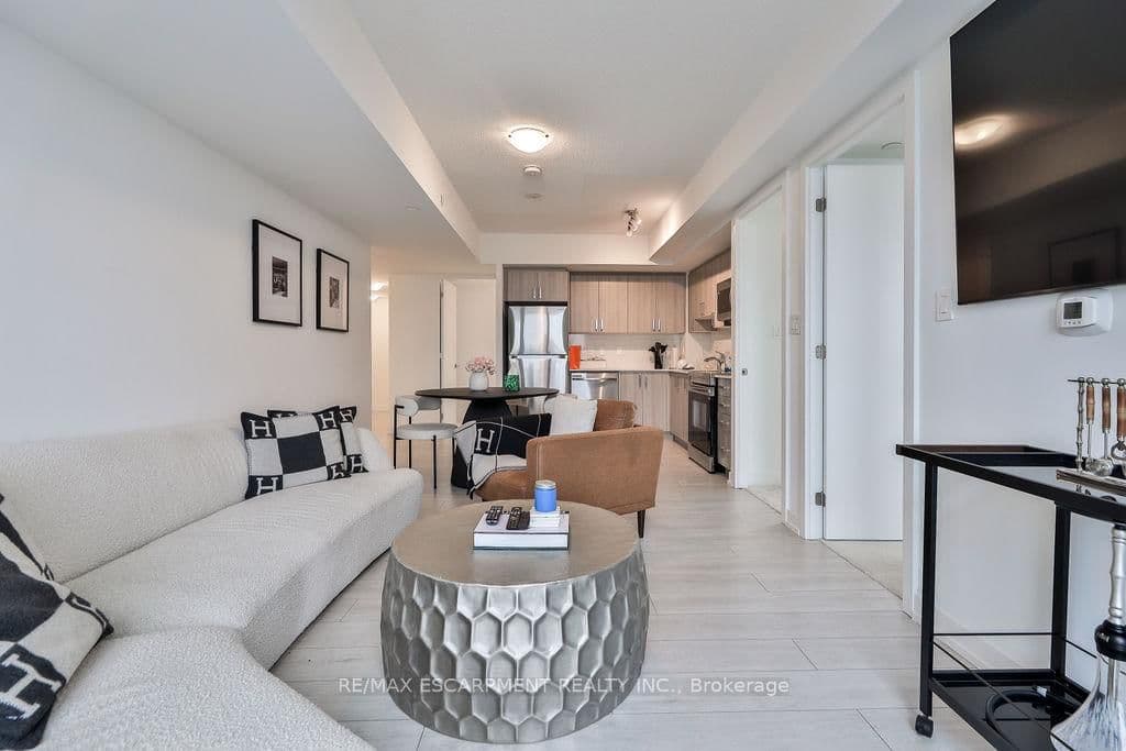 556 Marlee Avenue, Unit 606 thumbnail 24