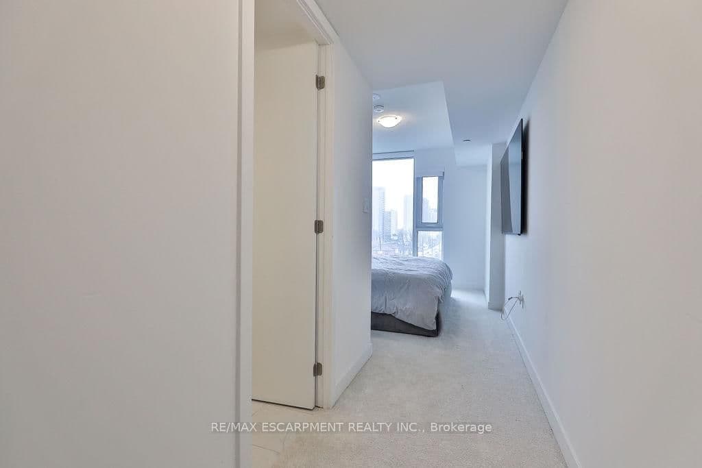 556 Marlee Avenue, Unit 606 thumbnail 25