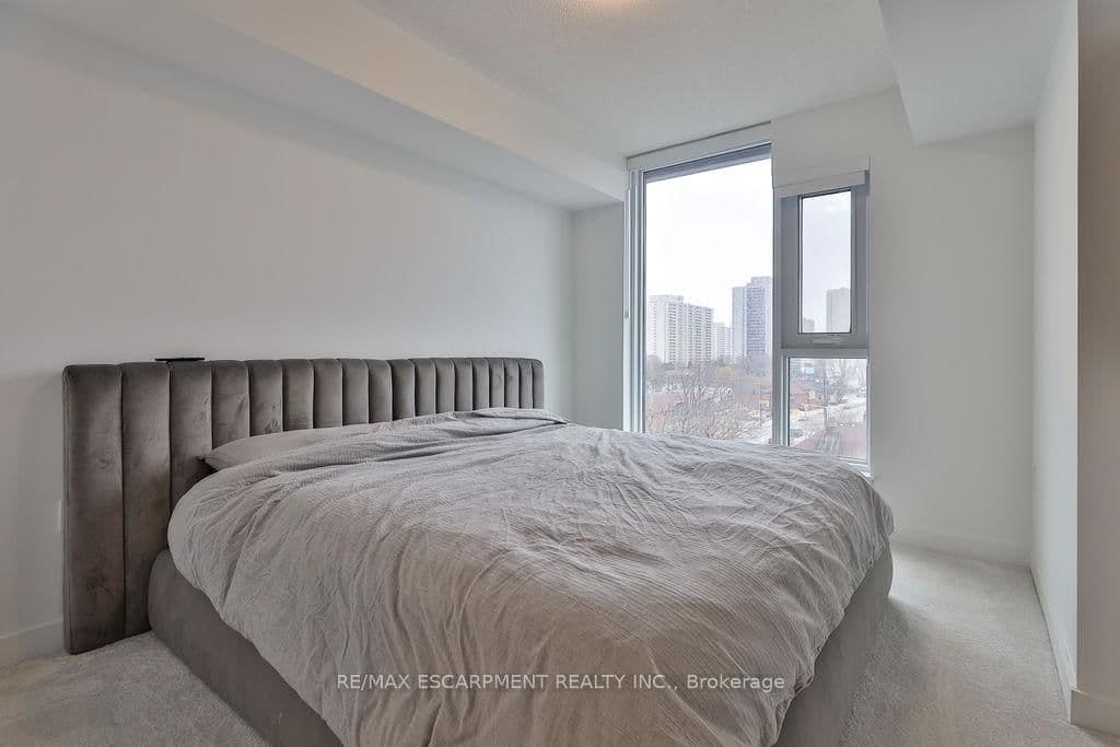 556 Marlee Avenue, Unit 606 thumbnail 27